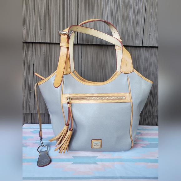Dooney & Bourke Handbags - Dooney and Bourke handbag purse get leather zipper